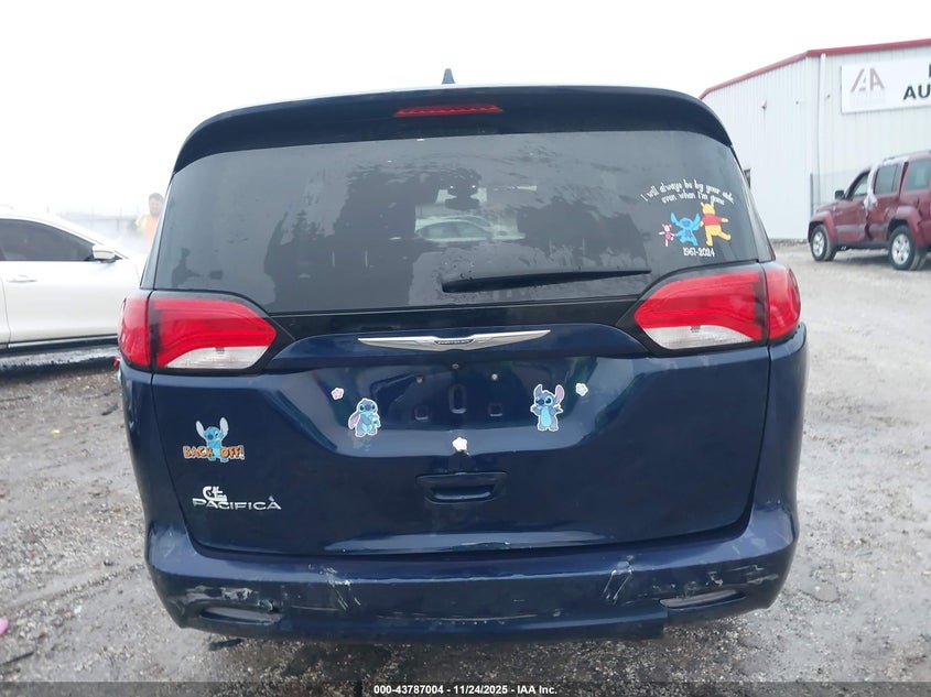 2017 Chrysler Pacifica Touring VIN: 2C4RC1DG4HR587767 Lot: 43787004