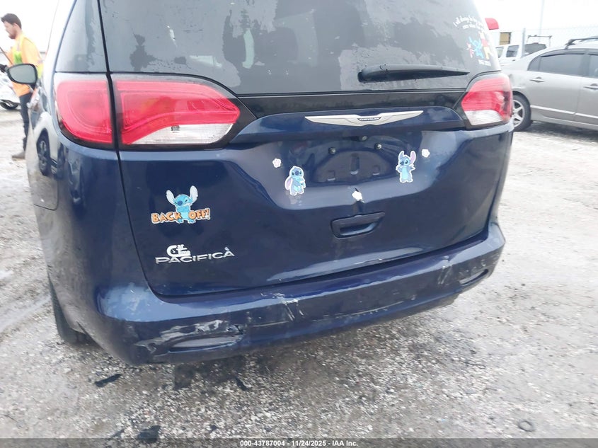 2017 Chrysler Pacifica Touring VIN: 2C4RC1DG4HR587767 Lot: 43787004