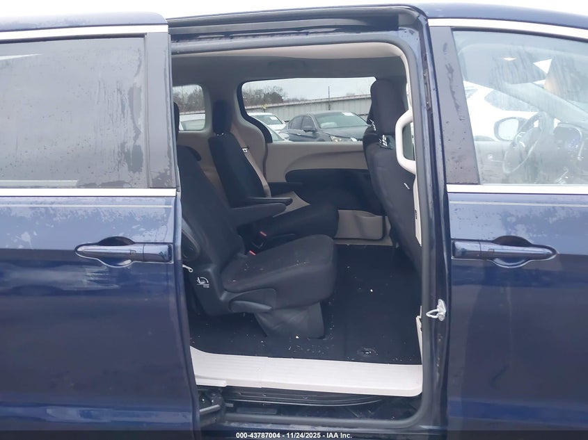 2017 Chrysler Pacifica Touring VIN: 2C4RC1DG4HR587767 Lot: 43787004