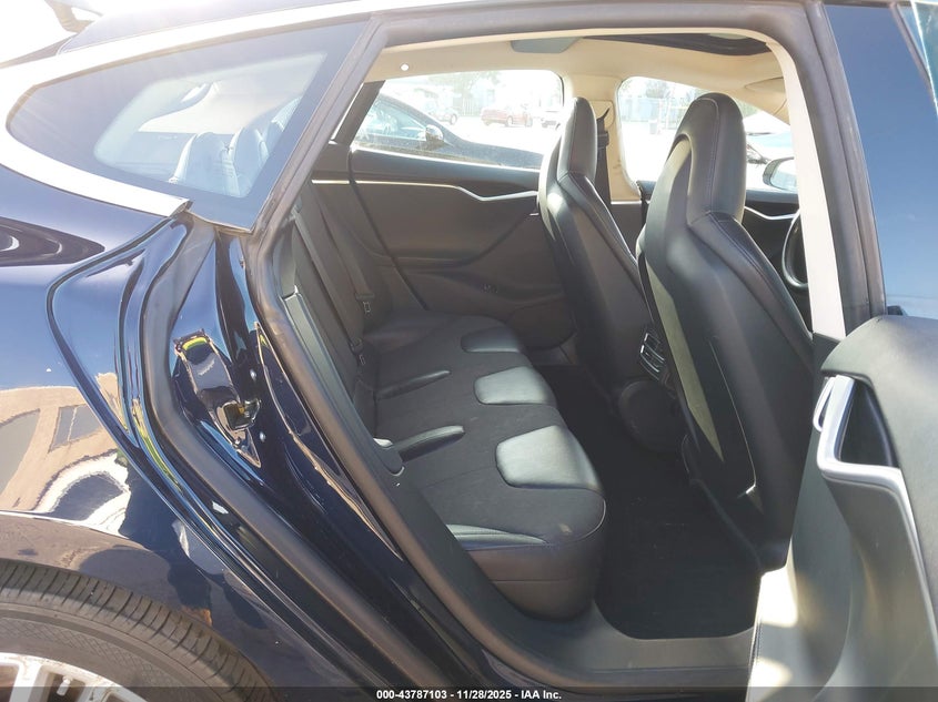 2014 Tesla Model S VIN: 5YJSA1S11EFP36911 Lot: 43787103