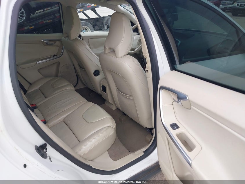 2010 Volvo Xc60 3.2 VIN: YV4982DL1A2101227 Lot: 43787129