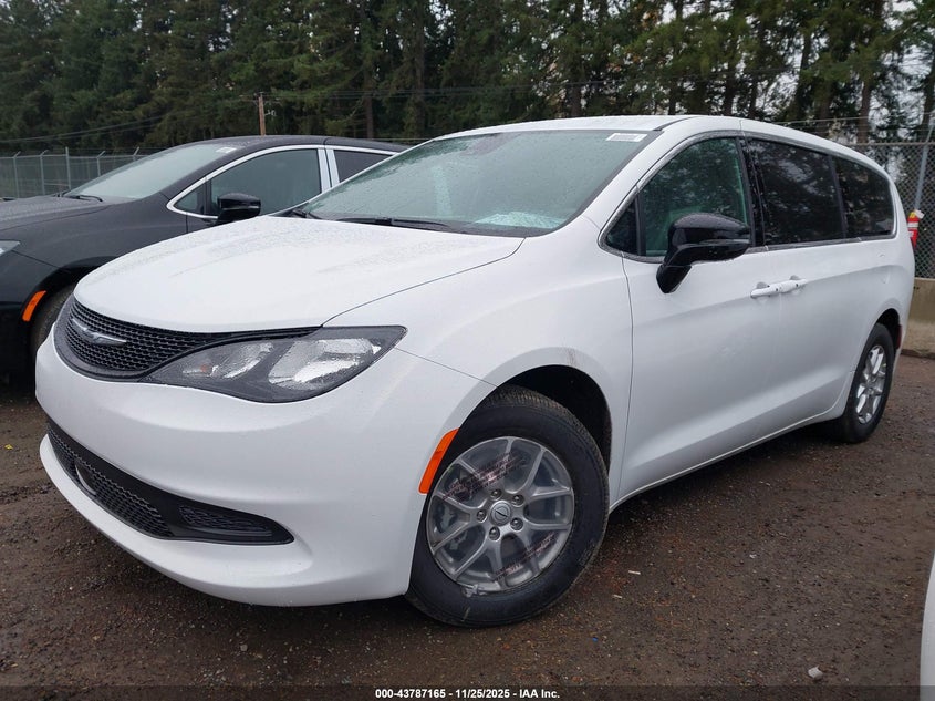 2C4RC1CG4TR189744 2026 CHRYSLER VOYAGER photo no. 2