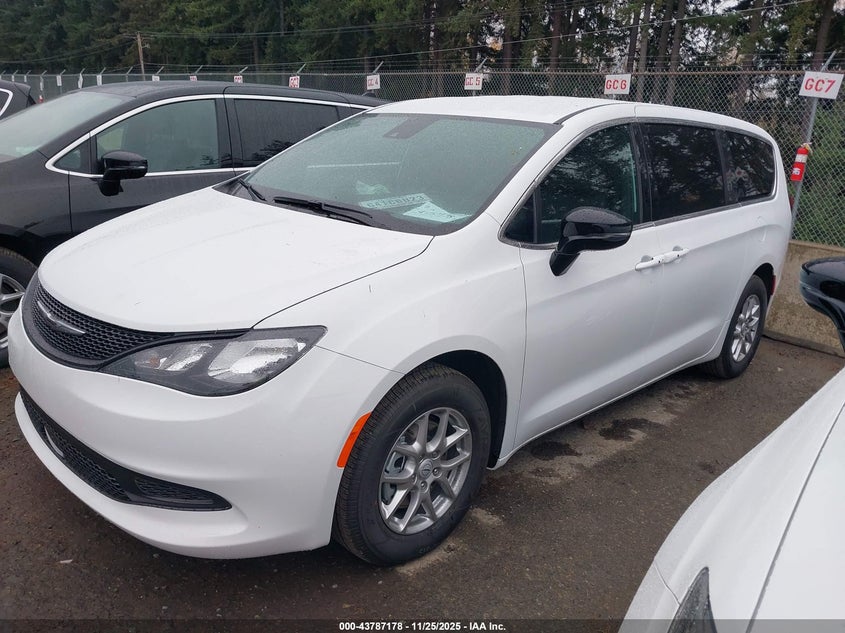 2C4RC1CG3TR192344 2026 CHRYSLER VOYAGER photo no. 2