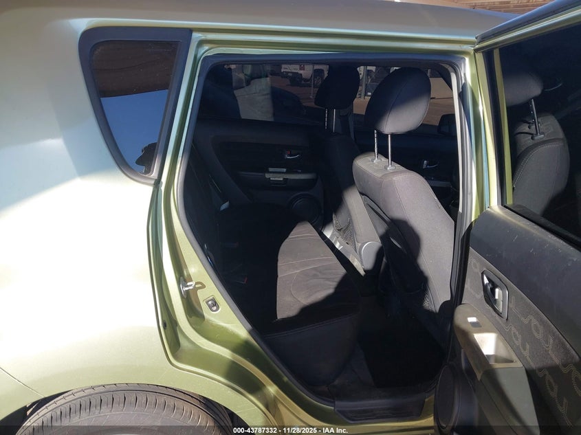 KNDJT2A61C7385607 2012 KIA SOUL photo no. 8