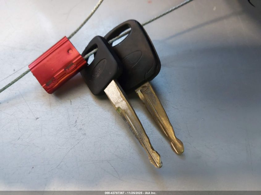 2005 Ford Focus Zx5 VIN: 3FAFP37N85R136818 Lot: 43787367