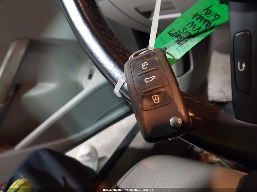 2015 Volkswagen Passat 2.0L Tdi Se VIN: 1VWBV7A33FC073833 Lot: 43787383