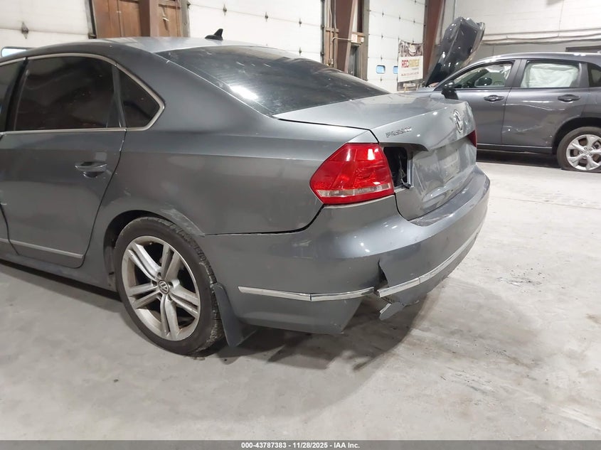 2015 Volkswagen Passat 2.0L Tdi Se VIN: 1VWBV7A33FC073833 Lot: 43787383