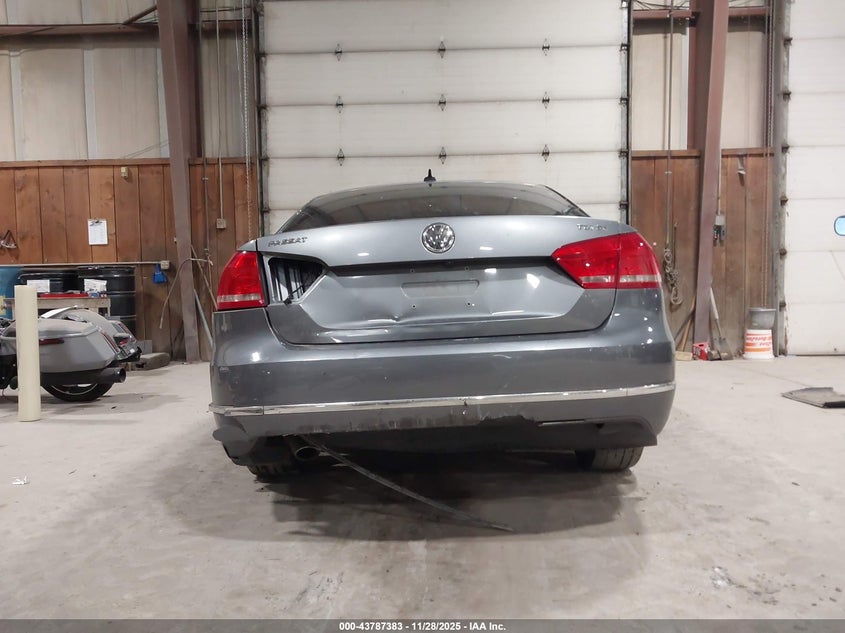 2015 Volkswagen Passat 2.0L Tdi Se VIN: 1VWBV7A33FC073833 Lot: 43787383
