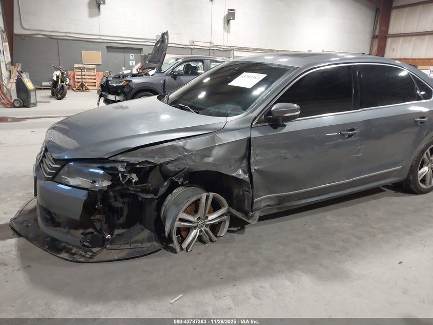 2015 Volkswagen Passat 2.0L Tdi Se VIN: 1VWBV7A33FC073833 Lot: 43787383