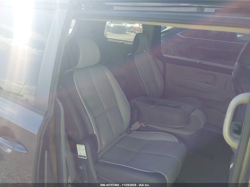 2018 Kia Sedona Lx VIN: KNDMB5C16J6398875 Lot: 43787402