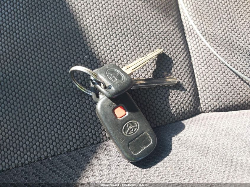 2003 Toyota Matrix Xr VIN: 2T1KR32E03C152394 Lot: 43787431