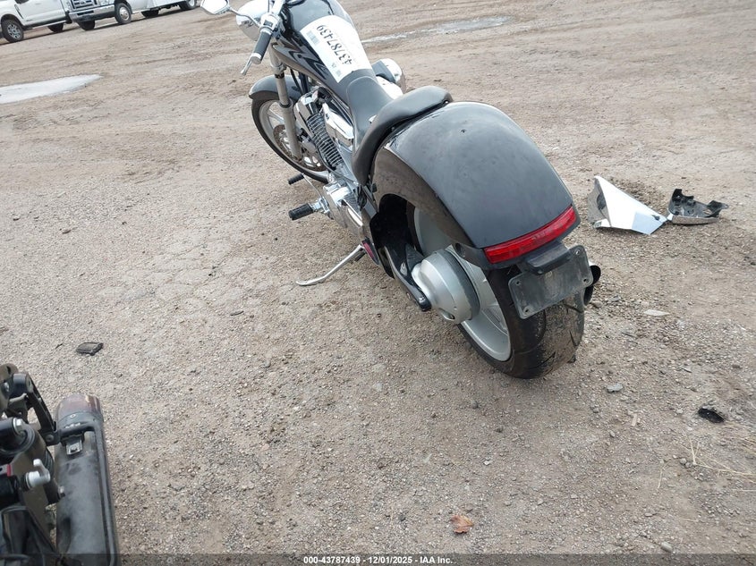 JH2SC6104AK000744 2010 HONDA VT photo no. 3