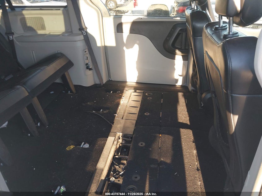 2016 Chrysler Town & Country Limited VIN: 2C4RC1JG6GR260709 Lot: 43787444