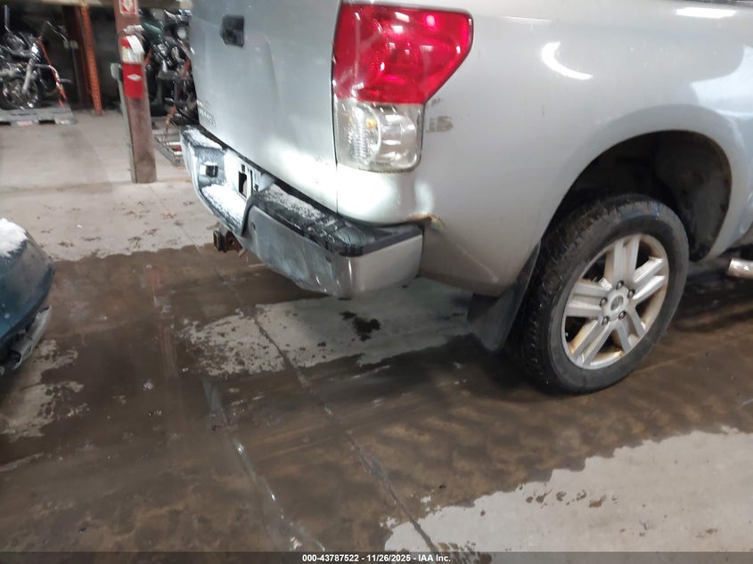 2007 Toyota Tundra Limited 5.7L V8 VIN: 5TBDV58117S472821 Lot: 43787522