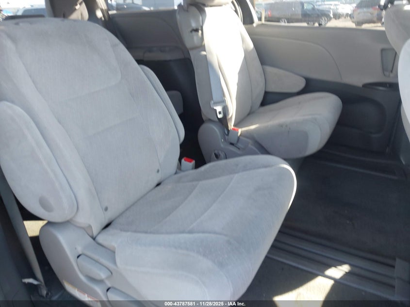 2015 Toyota Sienna Le 8 Passenger VIN: 5TDKK3DC7FS658381 Lot: 43787581