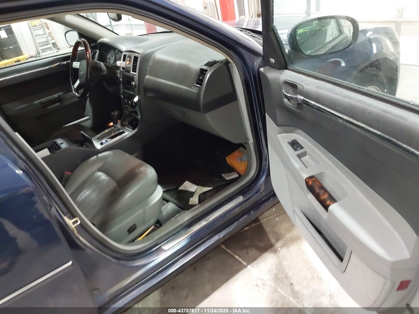 2C3JA63H55H576907 2005 CHRYSLER 300C photo no. 5