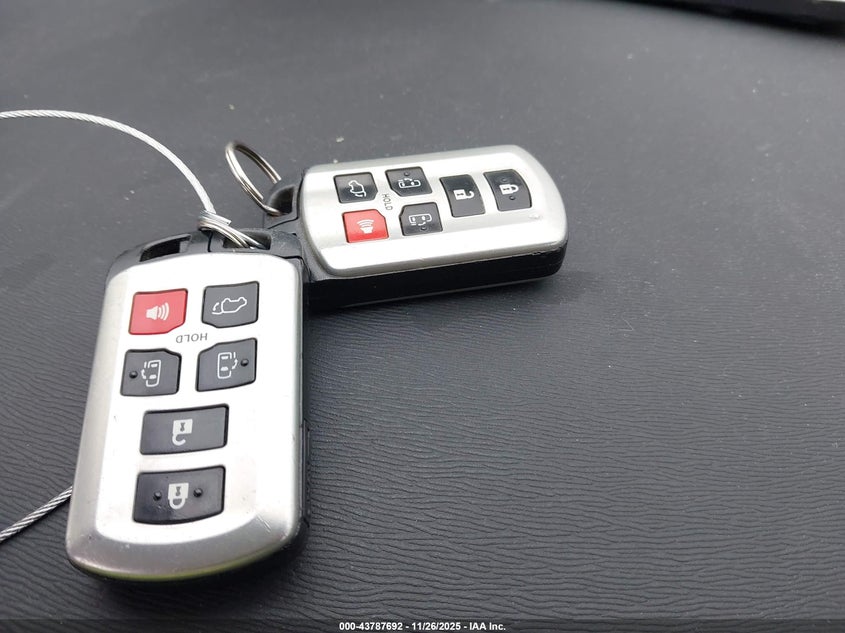 2011 Toyota Sienna Xle V6 VIN: 5TDYK3DC7BS115696 Lot: 43787692