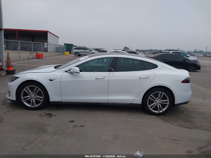 2015 Tesla Model S 60/70/85 VIN: 5YJSA1H11FFP75622 Lot: 43787848