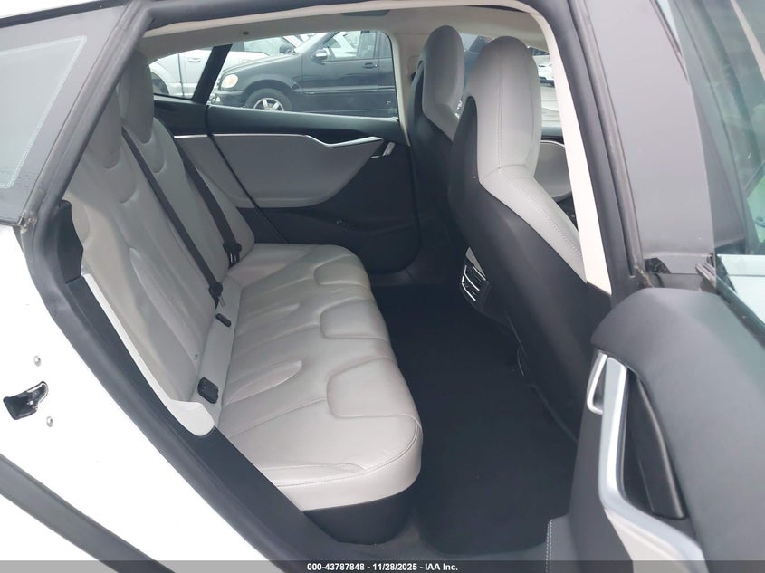 2015 Tesla Model S 60/70/85 VIN: 5YJSA1H11FFP75622 Lot: 43787848