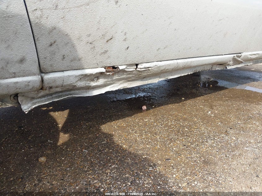 2002 Ford E-250 Commercial/Recreational VIN: 1FTNE24L52HA37024 Lot: 43787886