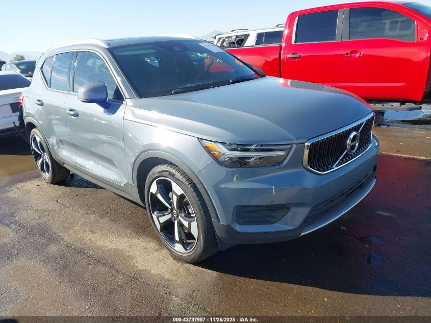 VOLVO XC40 T4 MOMENTUM