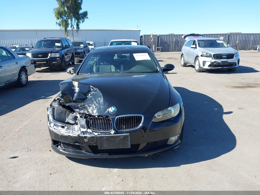 2008 BMW 328I VIN: WBAWR33598P153677 Lot: 43788005