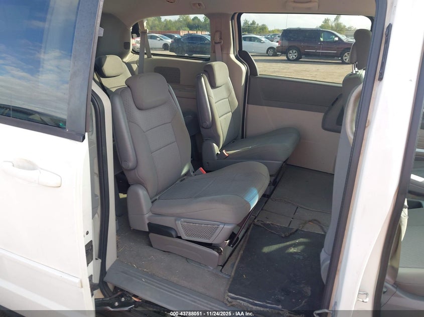 2010 Dodge Grand Caravan Se VIN: 2D4RN4DE2AR377820 Lot: 43788051