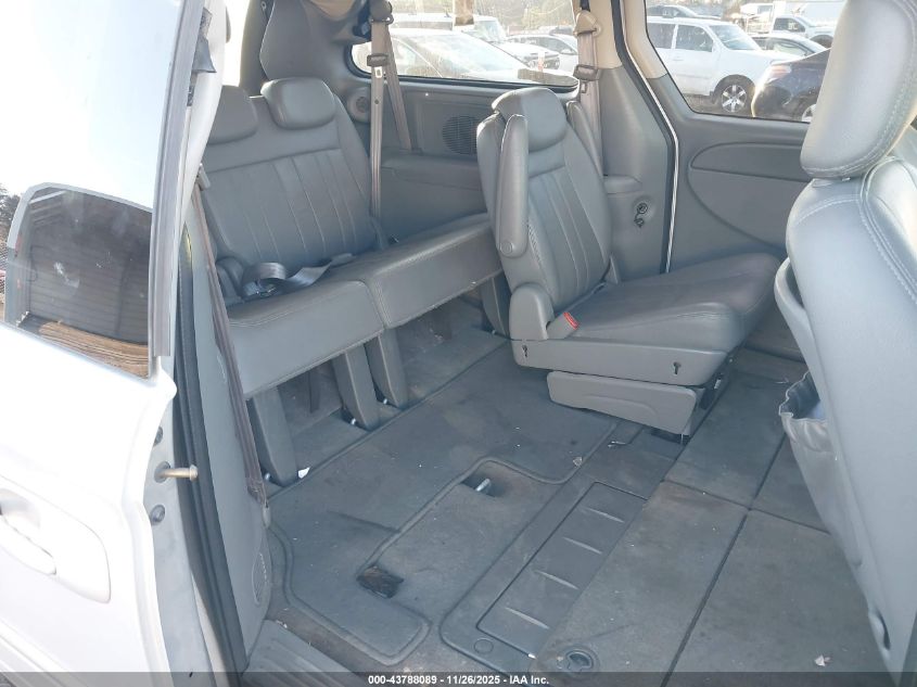 2005 Chrysler Town & Country Touring VIN: 2C8GP54L55R418660 Lot: 43788089