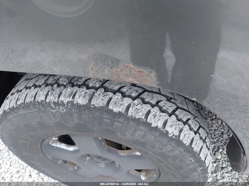 2005 Nissan Xterra S VIN: 5N1AN08W15C627788 Lot: 43788114