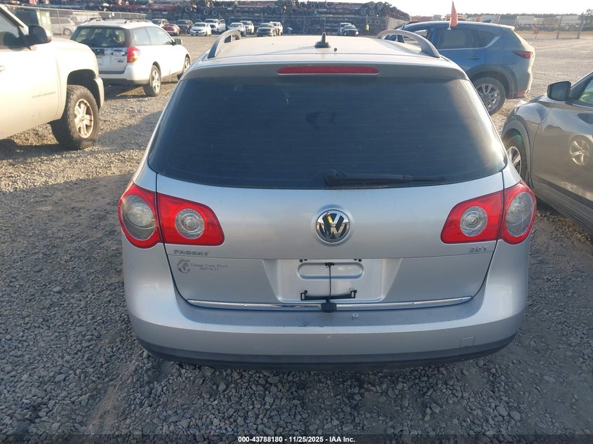 2008 Volkswagen Passat Komfort VIN: WVWLK73C28E213455 Lot: 43788180