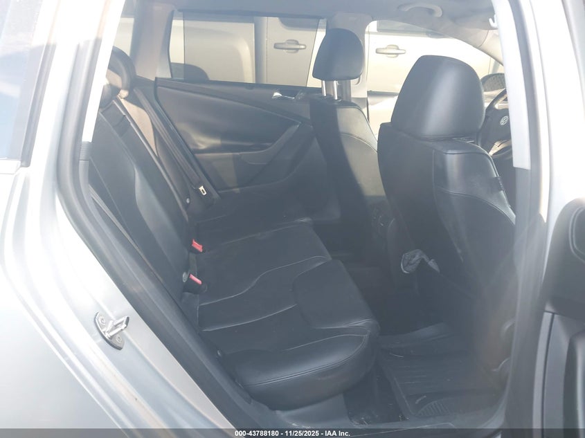 2008 Volkswagen Passat Komfort VIN: WVWLK73C28E213455 Lot: 43788180