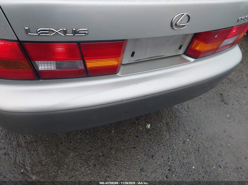 1998 Lexus Es 300 VIN: JT8BF28G8W5030765 Lot: 43788266