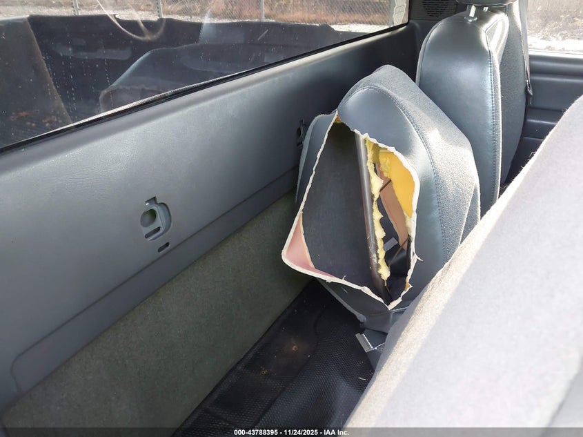 2005 Chevrolet Silverado 1500 Work Truck VIN: 1GCEC14X85Z263107 Lot: 43788395