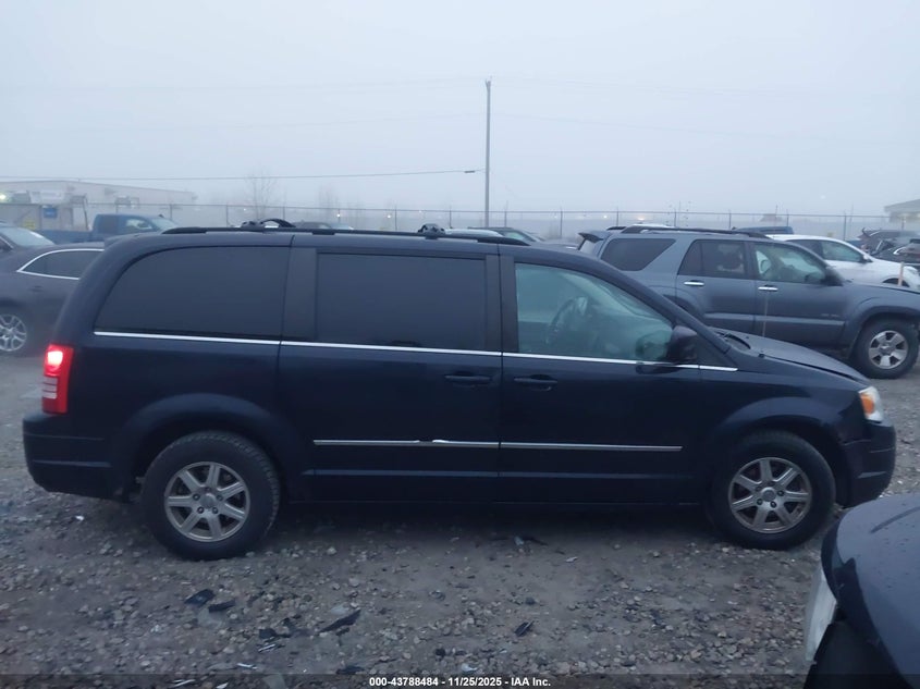 2010 Chrysler Town & Country Touring VIN: 2A4RR5D10AR162614 Lot: 43788484