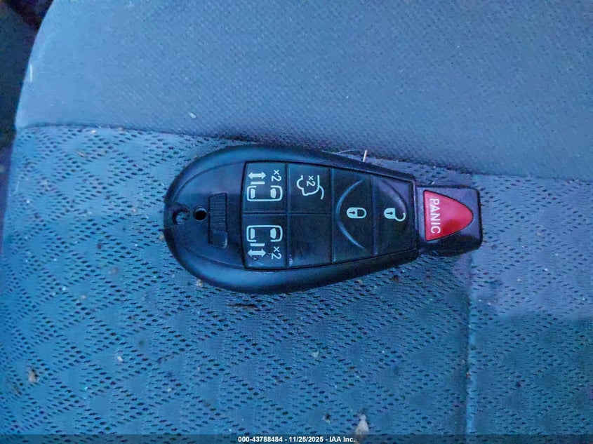 2010 Chrysler Town & Country Touring VIN: 2A4RR5D10AR162614 Lot: 43788484