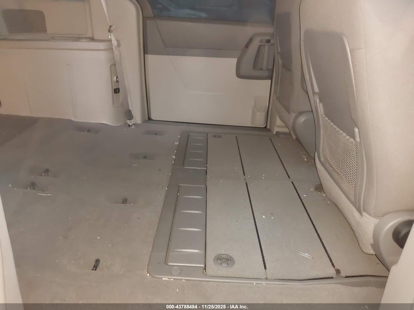 2010 Chrysler Town & Country Touring VIN: 2A4RR5D10AR162614 Lot: 43788484