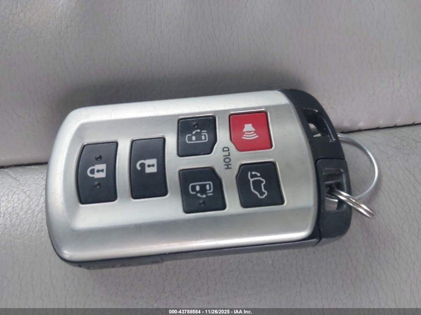 2013 Toyota Sienna Xle V6 8 Passenger VIN: 5TDYK3DC5DS372469 Lot: 43788584