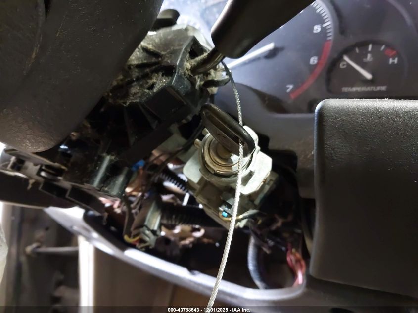 2002 Saturn S-Series Sl VIN: 1G8ZF52872Z125544 Lot: 43788643