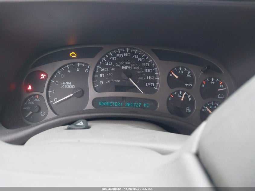 2005 GMC Yukon Denali VIN: 1GKEK63U25J139294 Lot: 43788661