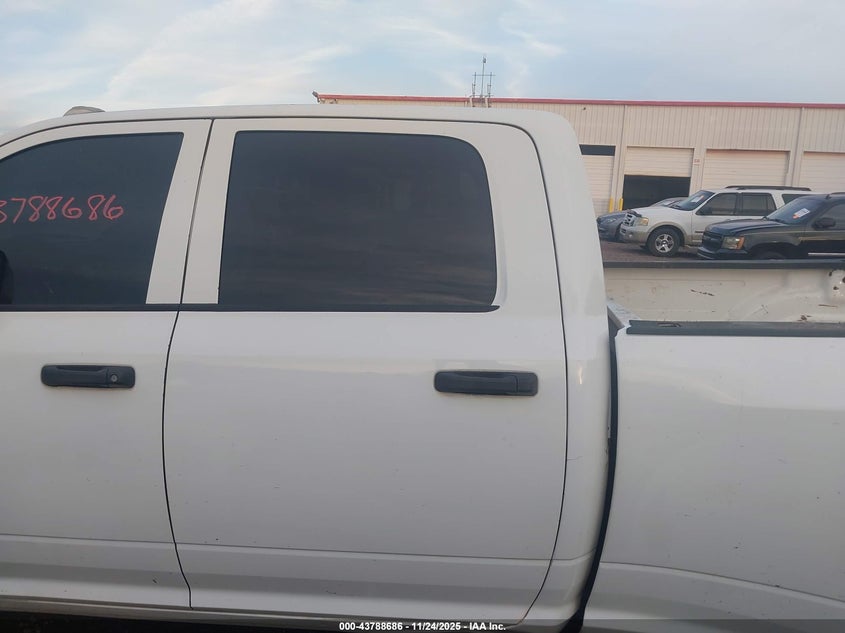 2018 Ram 3500 Tradesman 4X4 8' Box VIN: 3C63RRGL0JG267635 Lot: 43788686