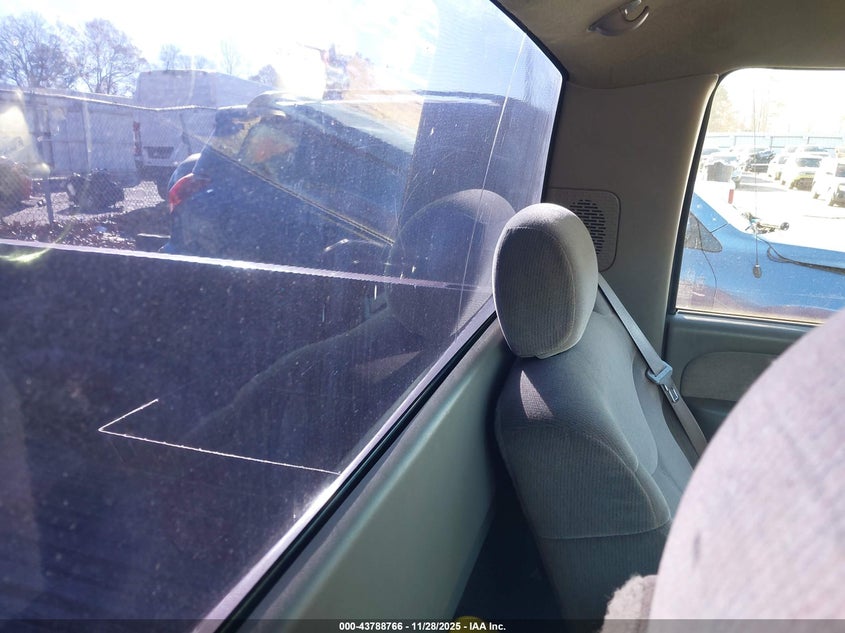 2000 GMC Sierra 1500 Sle VIN: 1GTEC14T9YZ228335 Lot: 43788766