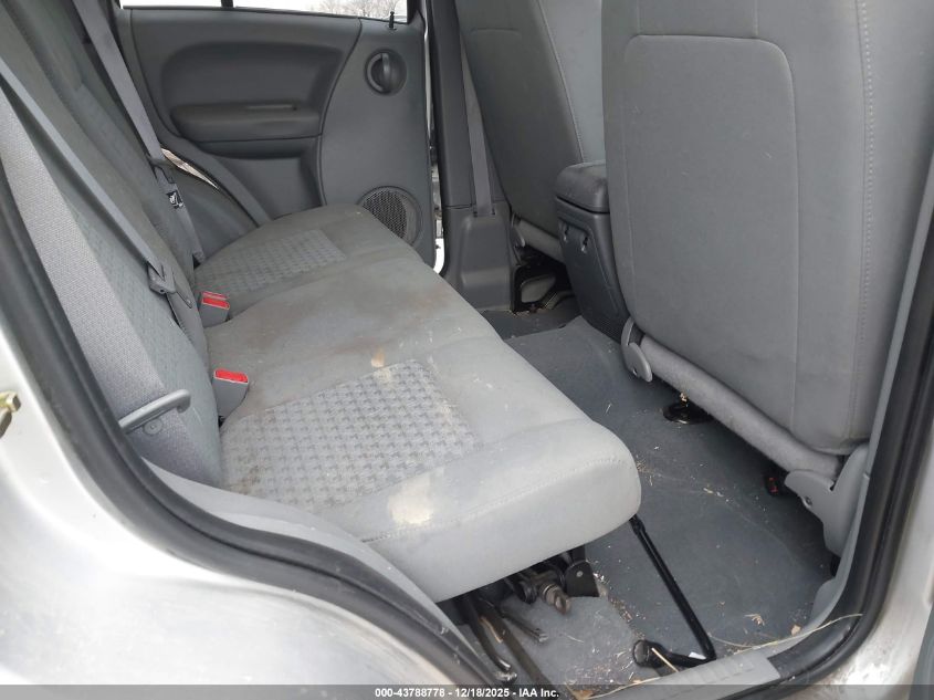 2007 Jeep Liberty Sport VIN: 1J4GL48K77W701400 Lot: 43788778