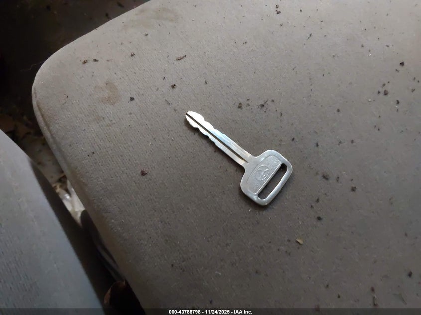 2003 Toyota Tundra Sr5 V8 VIN: 5TBKT44153S358621 Lot: 43788798