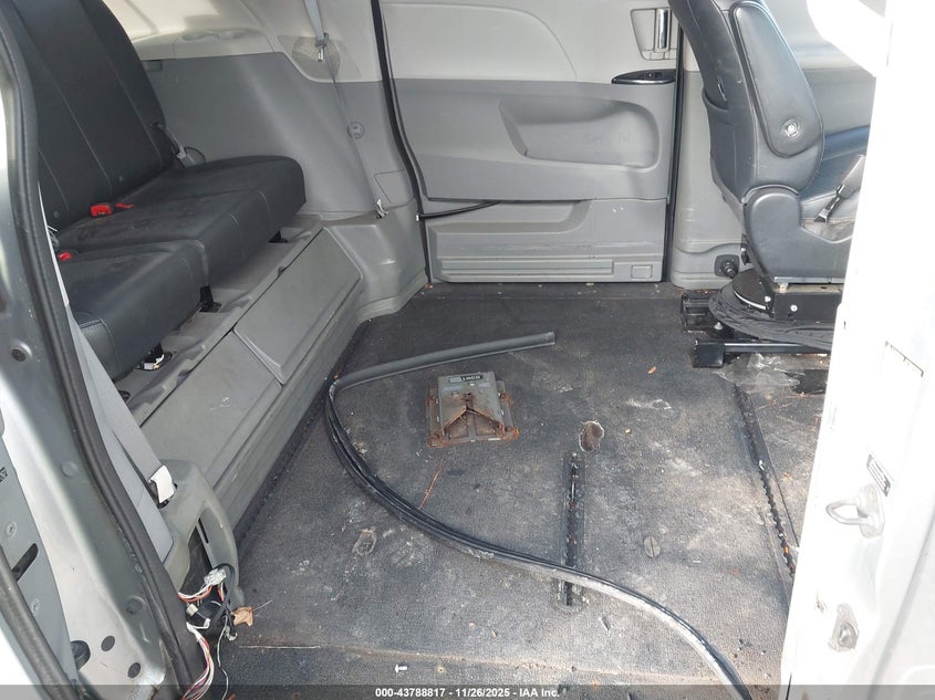 2014 Toyota Sienna Se 8 Passenger VIN: 5TDXK3DC7ES421622 Lot: 43788817