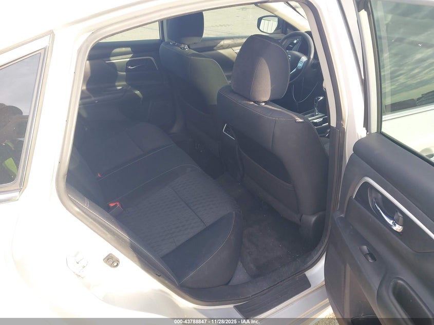 2018 Nissan Altima 2.5 Sv VIN: 1N4AL3AP8JC136195 Lot: 43788847