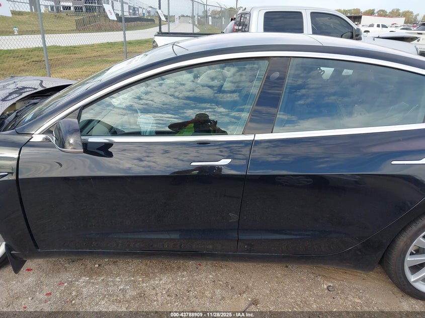 2018 Tesla Model 3 Long Range/Mid Range VIN: 5YJ3E1EA9JF171290 Lot: 43788909