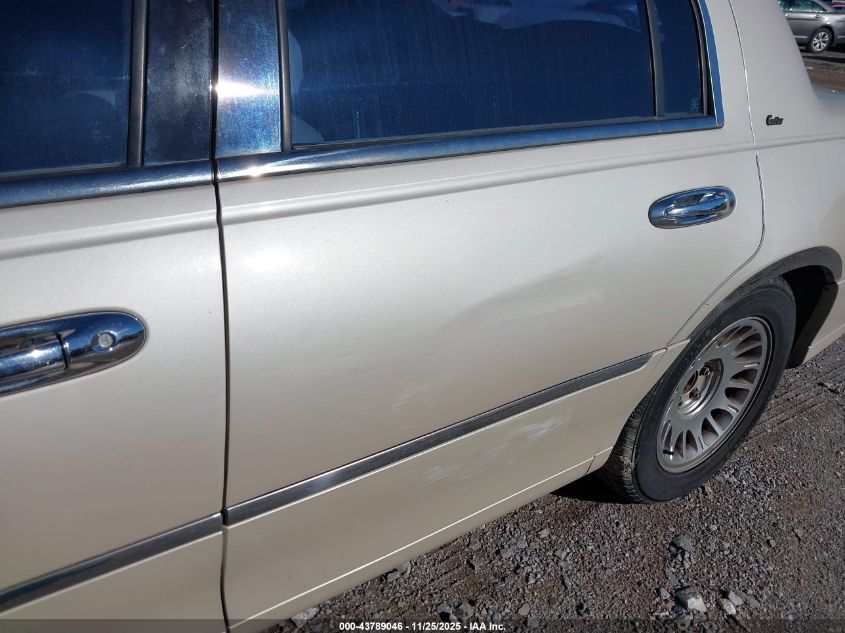 1999 Lincoln Town Car Cartier VIN: 1LNHM83W1XY641381 Lot: 43789046