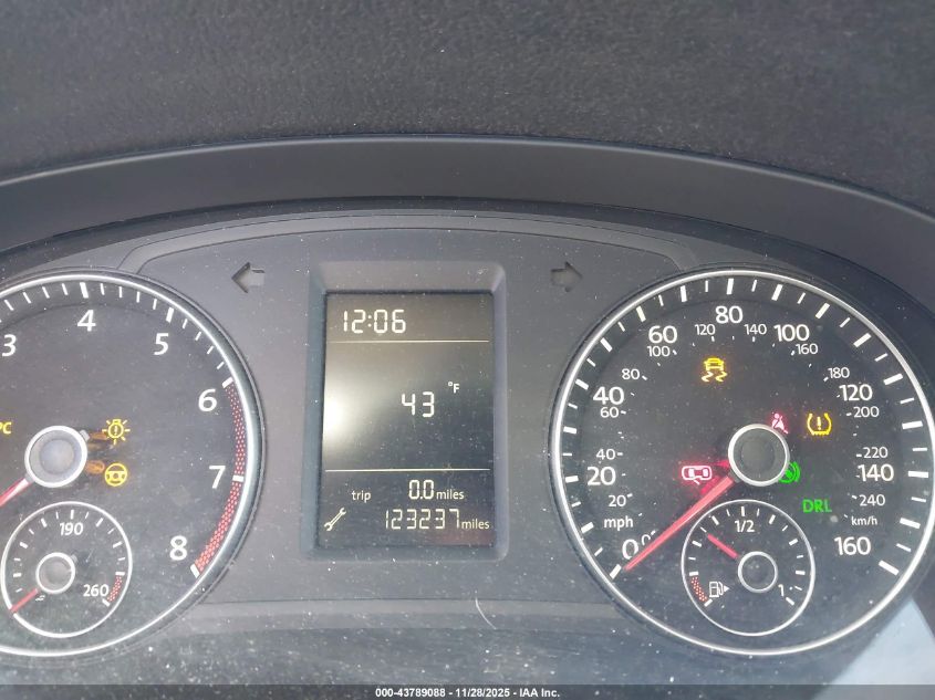 2015 Volkswagen Passat 1.8T Limited Edition VIN: 1VWAT7A31FC097632 Lot: 43789088