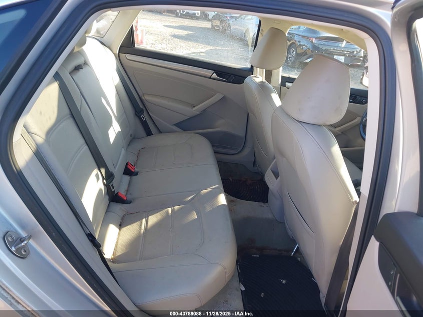 2015 Volkswagen Passat 1.8T Limited Edition VIN: 1VWAT7A31FC097632 Lot: 43789088