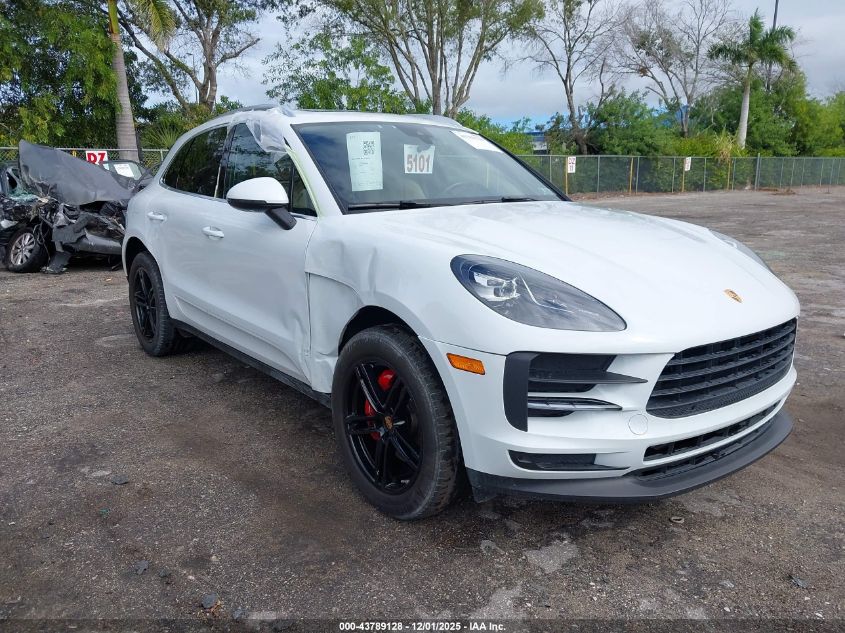 PORSCHE MACAN
